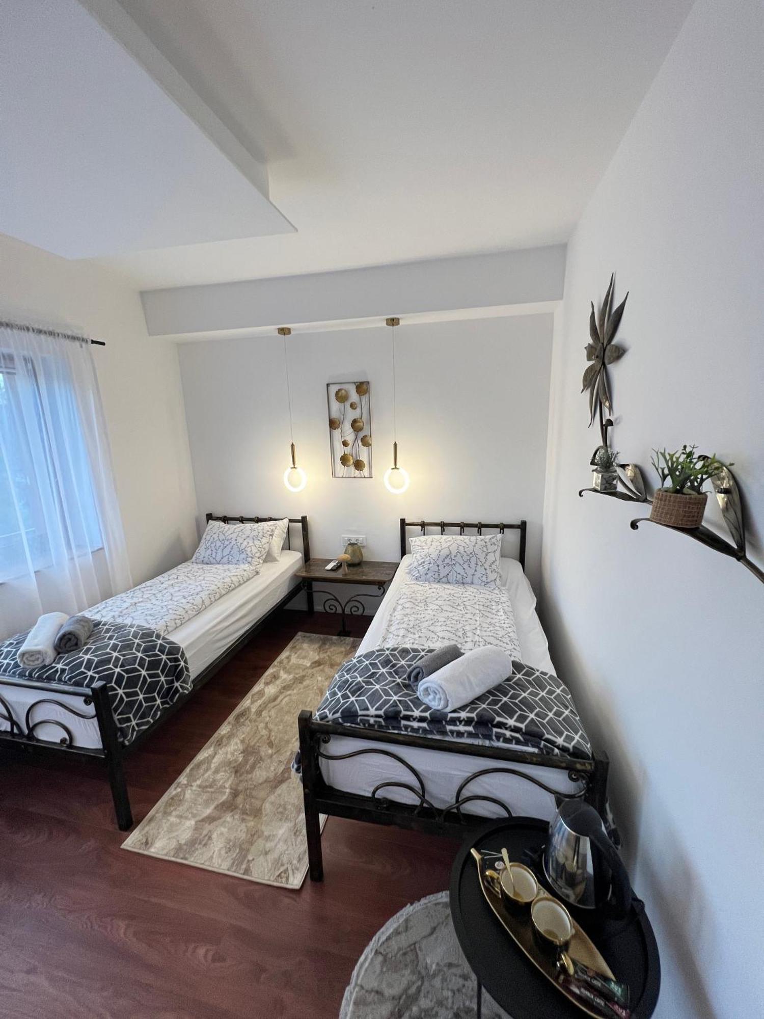 Prenociste-Sobe-Rooms-Aman บีฮัช ภายนอก รูปภาพ